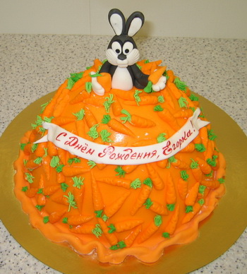 Торт Заяц на горе морковок